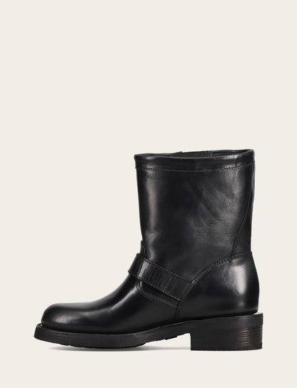 Women's Black Viv Short Engineer Boot | Frye Exclusive