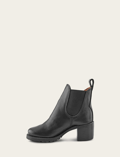 Women's Black Sabrina Chelsea Boots | Frye Customer Favorite