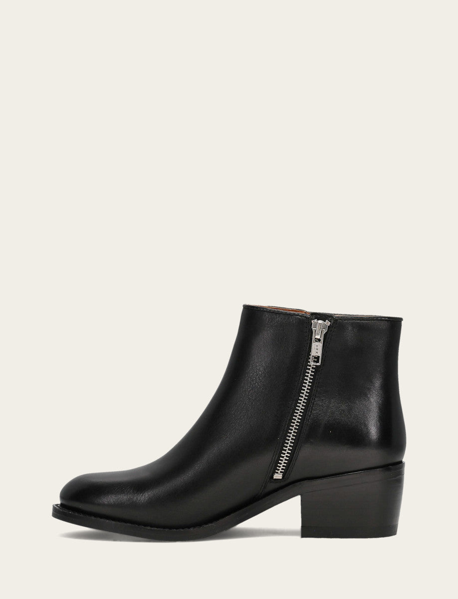 Women's Black Carson 2 Piping Booties | Frye Exclusive