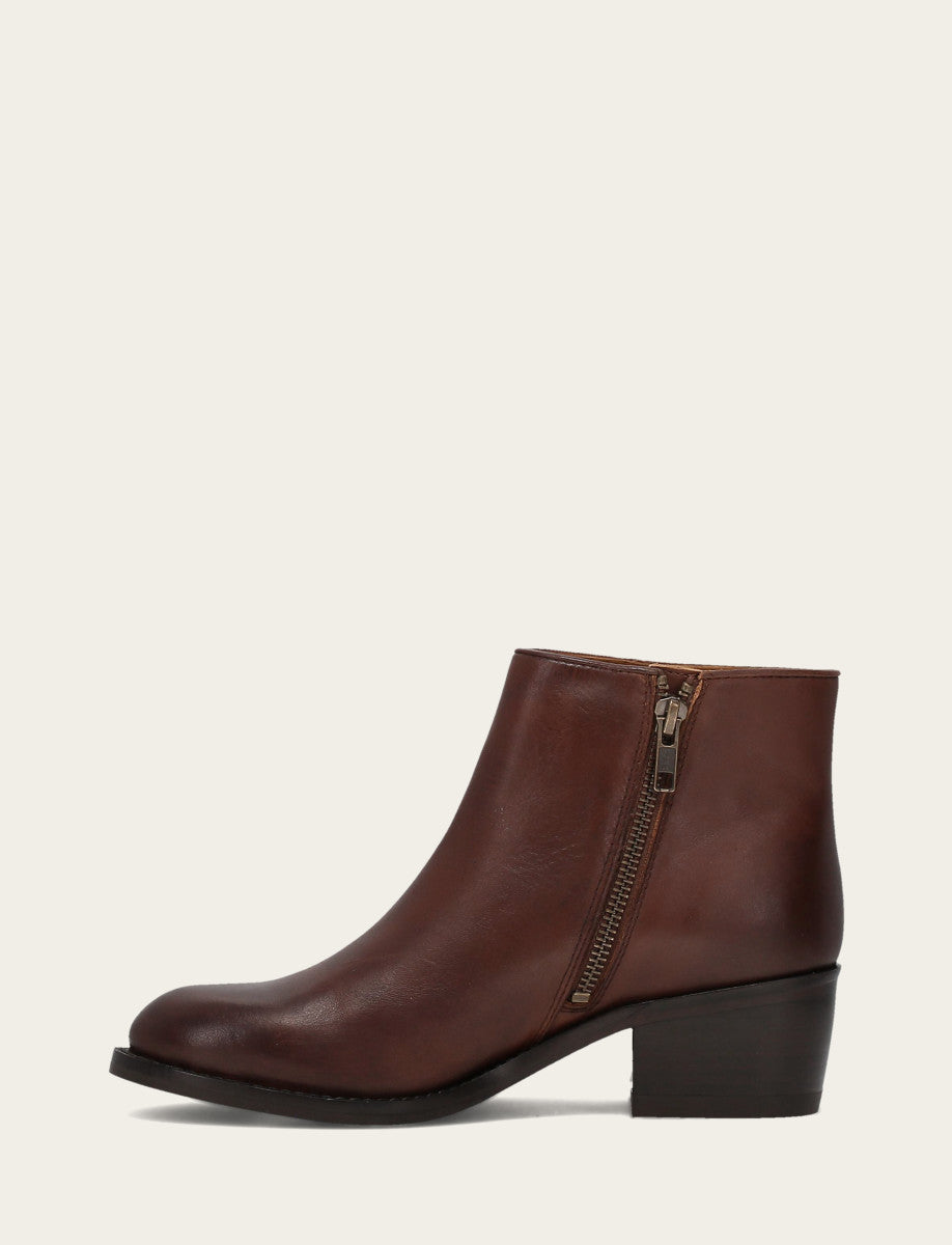 Women's Saddle Carson 2 Piping Booties | Frye Classic