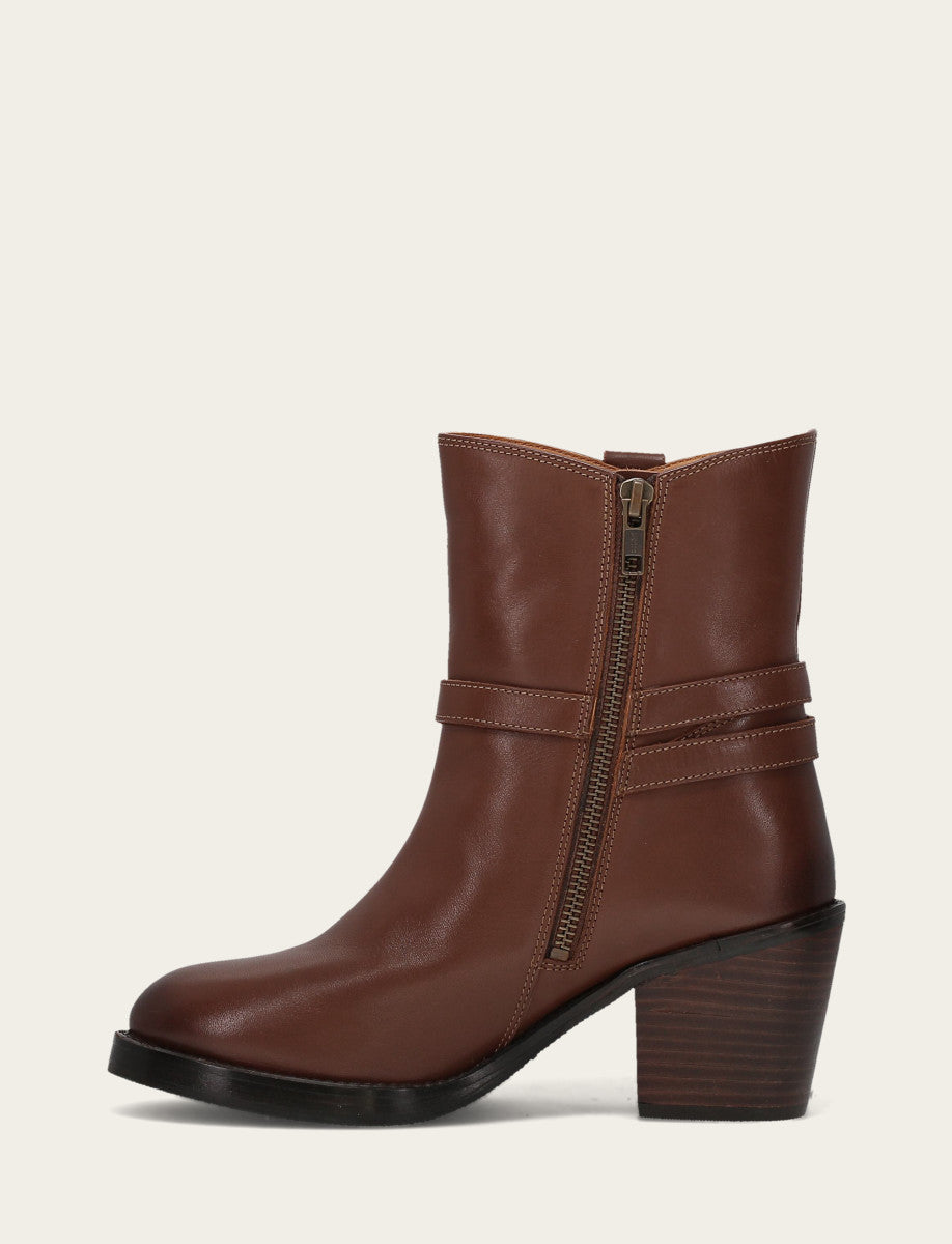 Women's Walnut Rylee Belted Inside Zip Boot | Frye Great Value