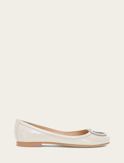 Women's Ivory Carson Logo Ballet Flats | Frye Featured