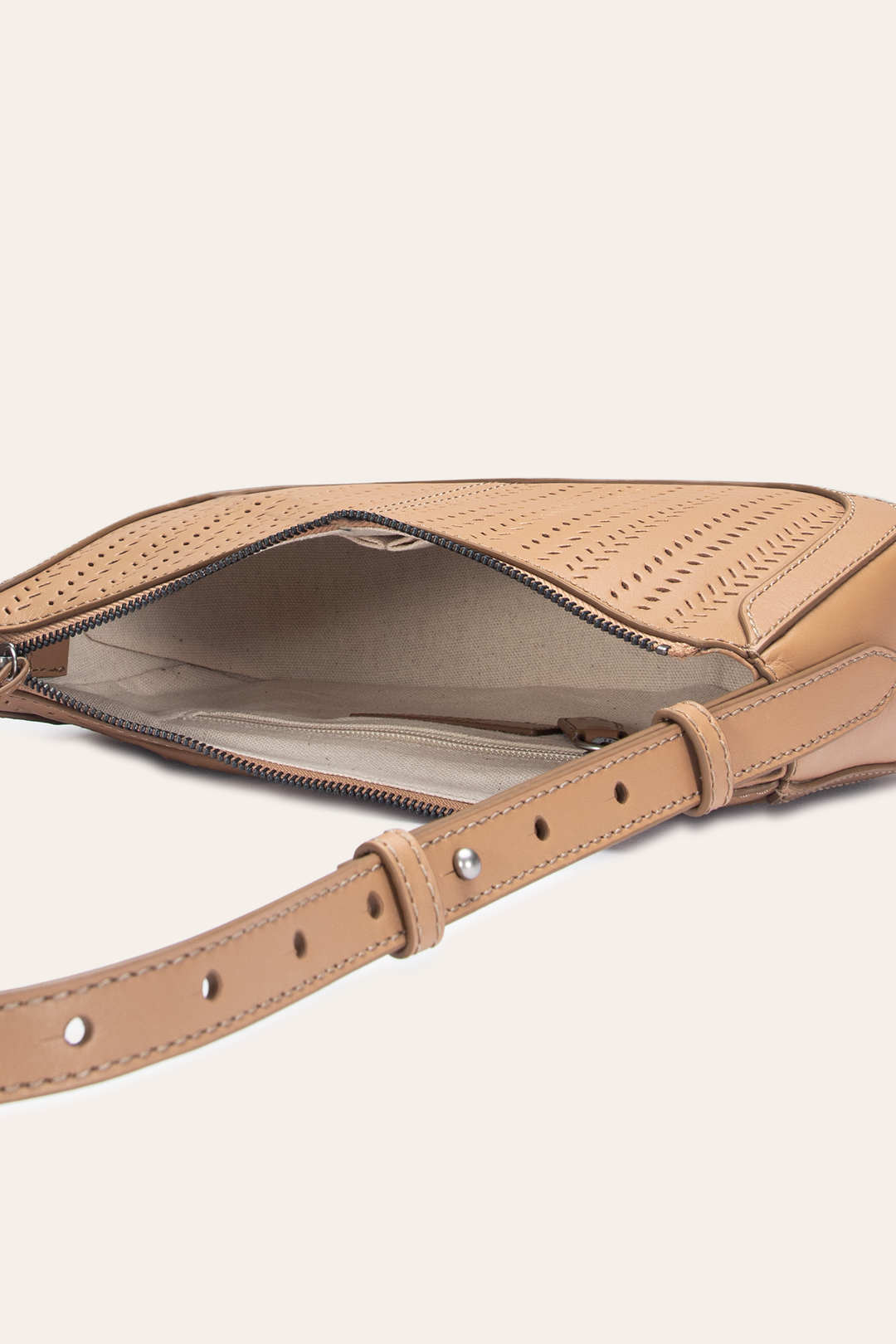Stella Baguette in Beige | Frye Recommended